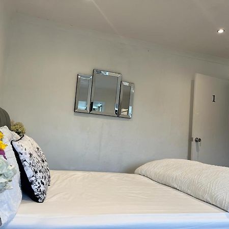 Blessings Of Peace Home Away From Home Cardiff Eksteriør bilde