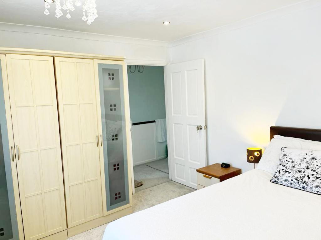 Blessings Of Peace Home Away From Home Cardiff Eksteriør bilde