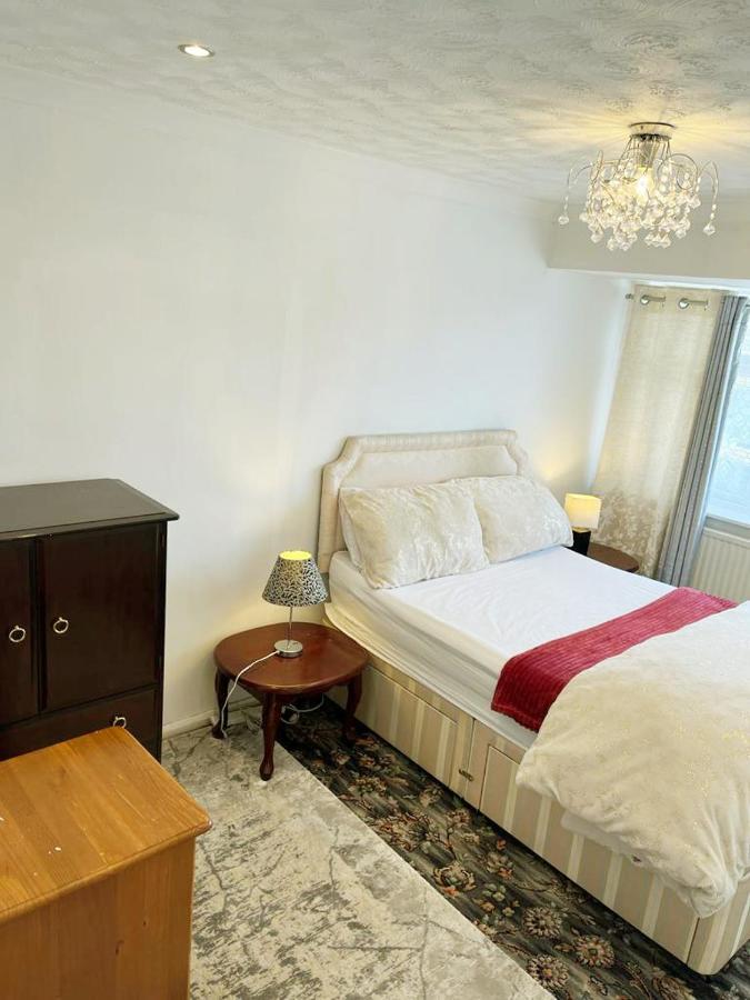 Blessings Of Peace Home Away From Home Cardiff Eksteriør bilde