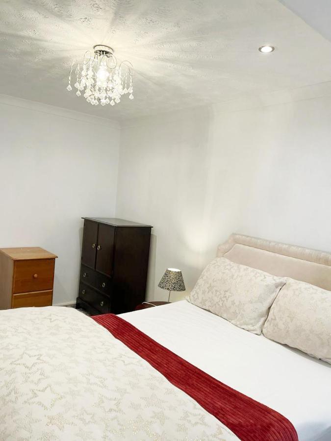 Blessings Of Peace Home Away From Home Cardiff Eksteriør bilde
