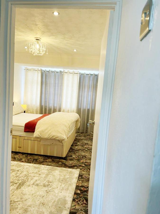 Blessings Of Peace Home Away From Home Cardiff Eksteriør bilde