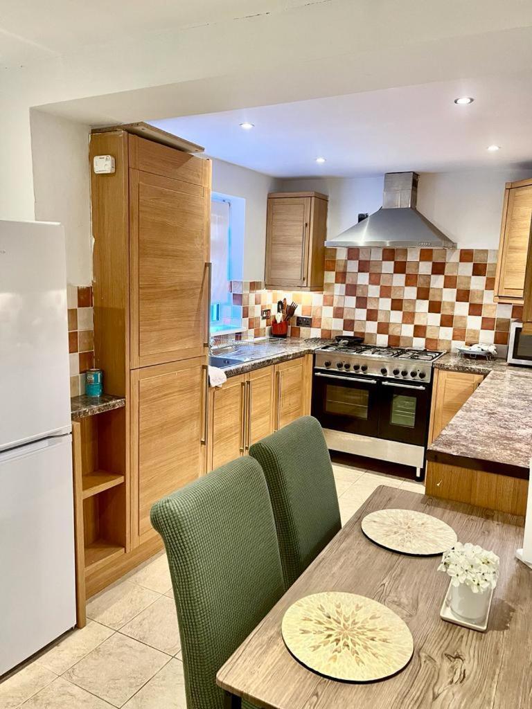 Blessings Of Peace Home Away From Home Cardiff Eksteriør bilde